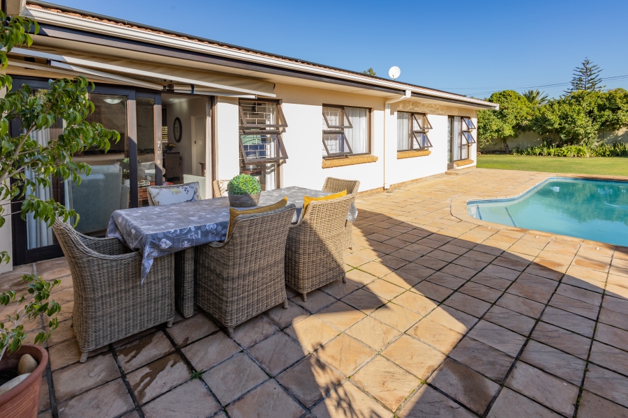 4 Bedroom Property for Sale in Sonstraal Western Cape